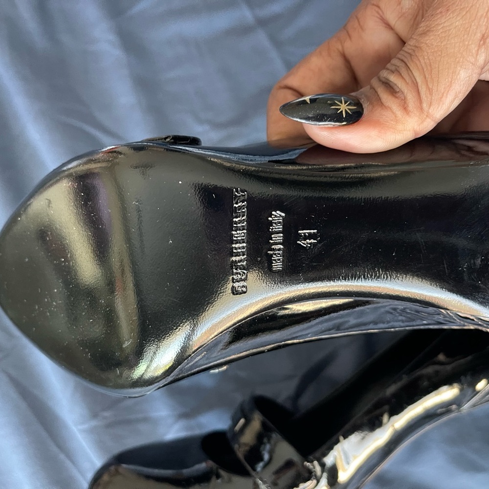 Burberry Black Patent Leather Heel Size 10. Never worn. - Picture 9 of 11
